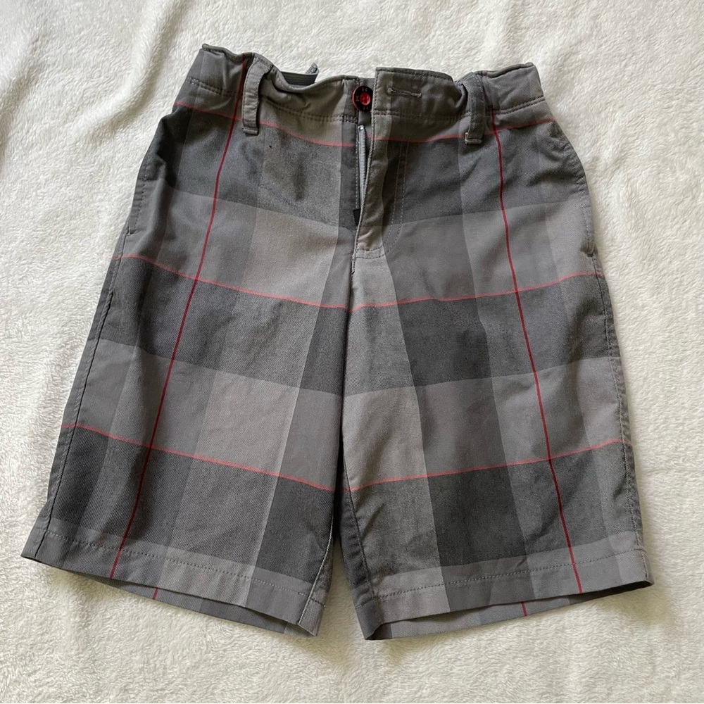 Under Armour boys golf / dress shorts gray small